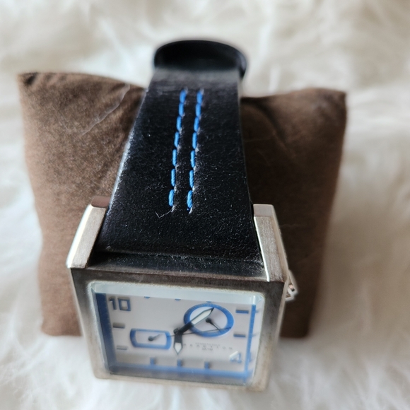 Kenneth Cole Men's Watch with Leather Strap - Picture 2 of 5